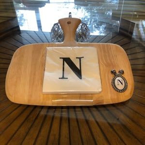 MUDPIE - 2009 -🍞 Bread Board Board with MONOGRAM with Initial "N”.   NWOB. 🍞